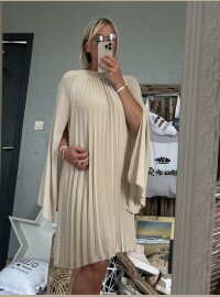 Robe plissée beige