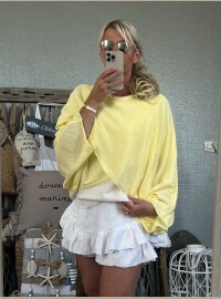 Pull cape croisé jaune pastel