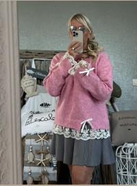 Pull dentelle rose