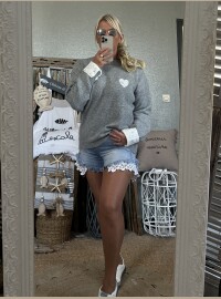 Pull gris cœur dentelle