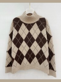 Pull col roulé losanges