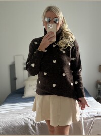 Pull col roulé cœurs chocolat