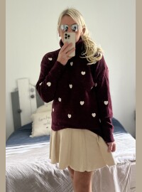Pull col roulé cœurs bordeaux