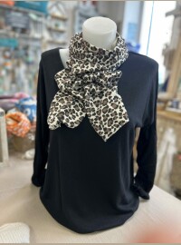 Duo pull fin noir écharpe léopard