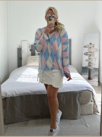 Pull fin losanges rose bleu