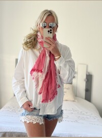 Écharpe frangée framboise blanc