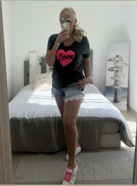 T-shirt love noir rose fluo