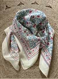 Écharpe carrée cœur