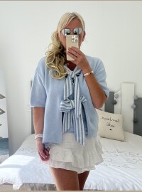 Pull gilet bleu noeuds rayés