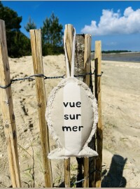 Poisson rayé beige