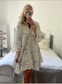 Robe broderie écru marine
