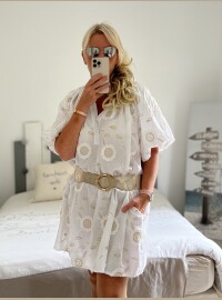Robe brodée blanche dorée